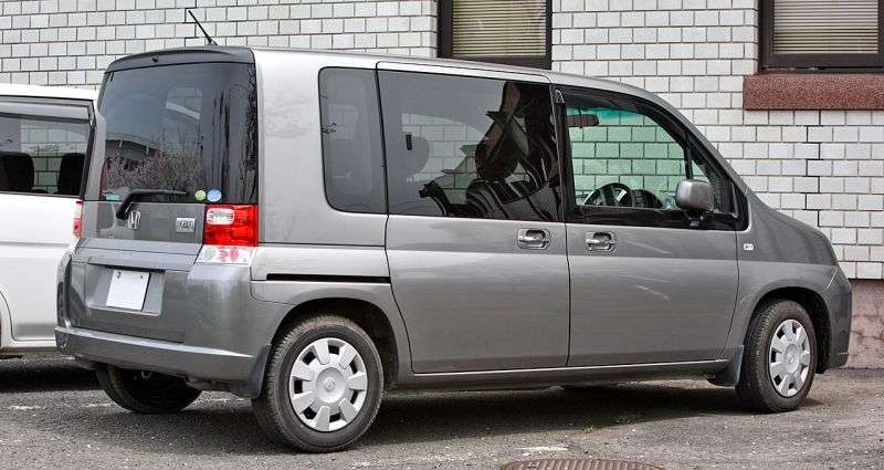 Honda Mobilio 1st generation [restyled] minivan 1.5 CVT (2004–2008)