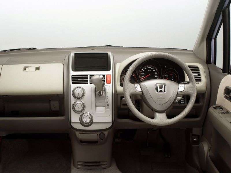 Honda Mobilio 1st generation [restyled] minivan 1.5 CVT (2004–2008)