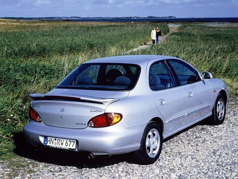 Hyundai Lantra J2 [restyled] sedan 1.6 AT (1998–2000)