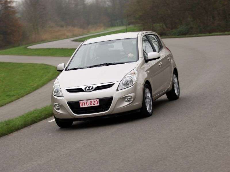 Hyundai i20 5 drzwiowy hatchback pierwszej generacji 1,4 AT (2008 2010)