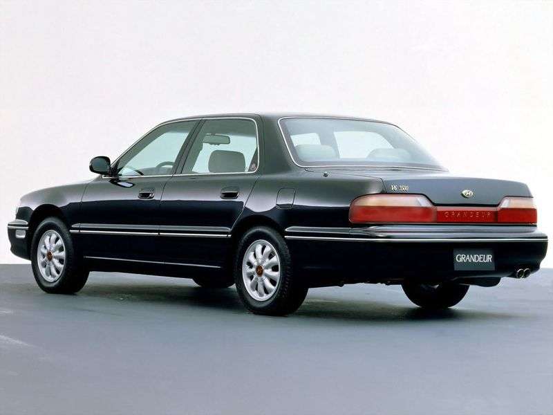 Hyundai Grandeur LX sedan 2.0 MT (1992 1998)