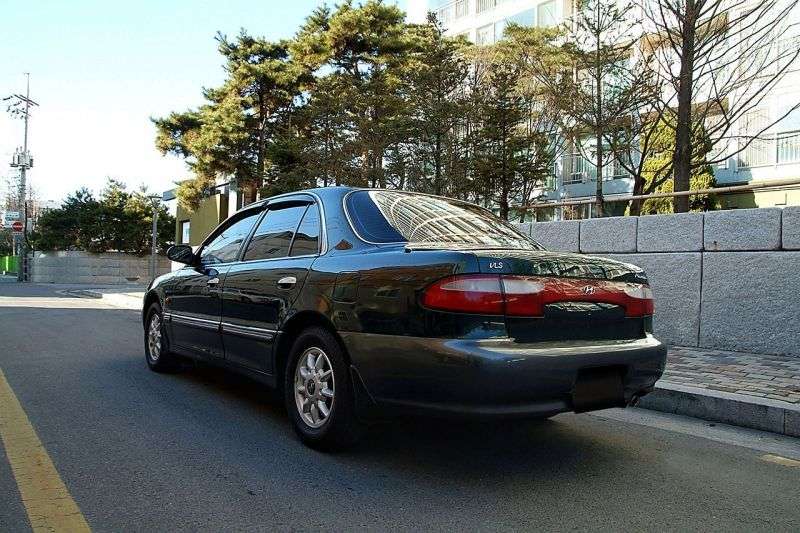 Hyundai Marcia 1st generation 2.0 MT sedan (1995–1998)