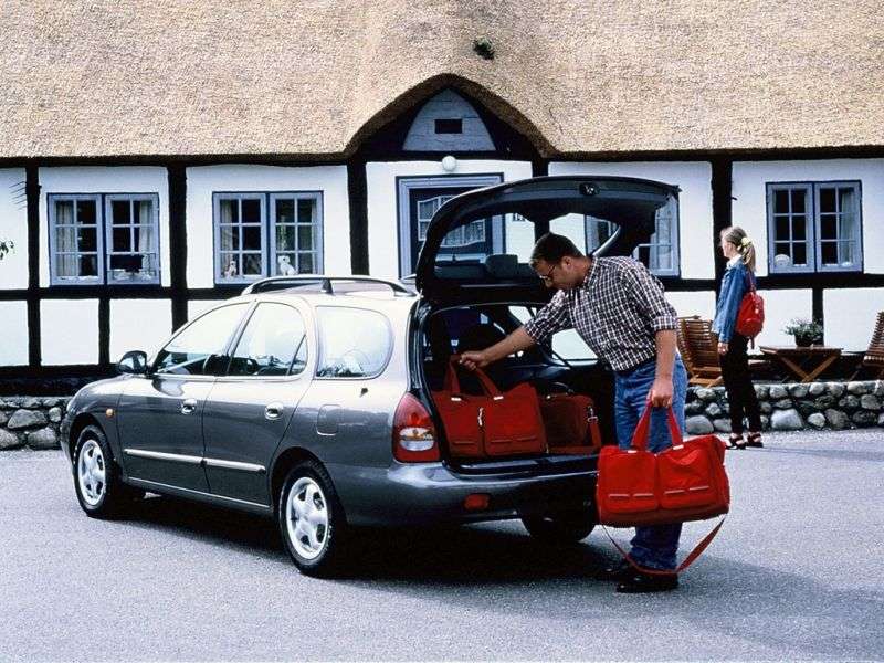 Hyundai Lantra J2 [restyled] Sportswagon wagon 2.0 AT (1998–2000)
