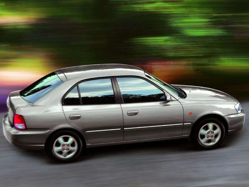Hyundai Verna LC Hatchback 5 bit 1.3 MT (2000–2003)