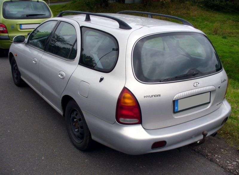 Hyundai Lantra J2Sportswagon kombi 1.5 MT (1995 1998)