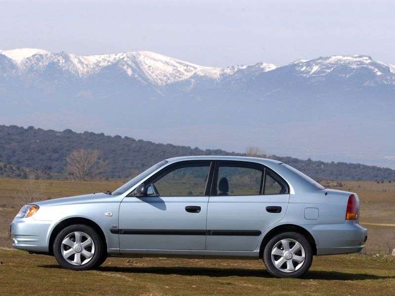 Hyundai Accent LC [zmiana stylizacji] sedan 1.5 MT (2002 2006)