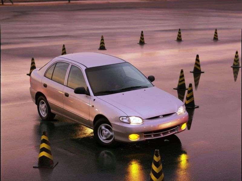 Hyundai Accent X3 [restyling] sedan 1.5 AT (1997–1999)