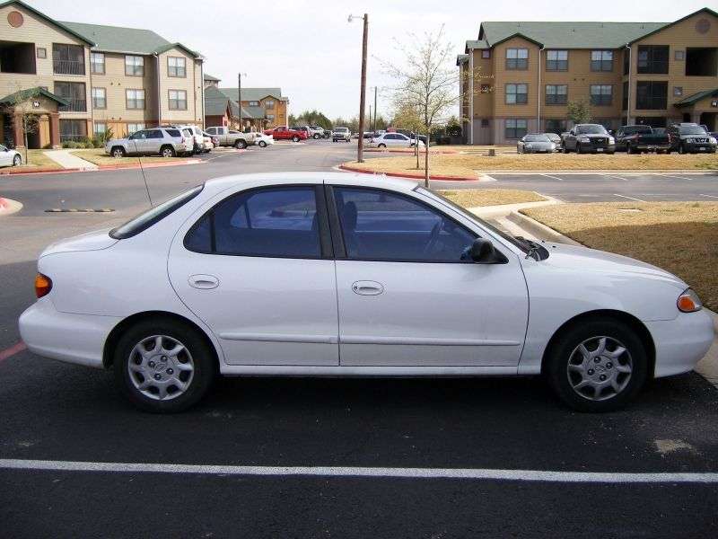Hyundai Elantra J2 [zmiana stylizacji] sedan 1.6 AT (1998 2000)