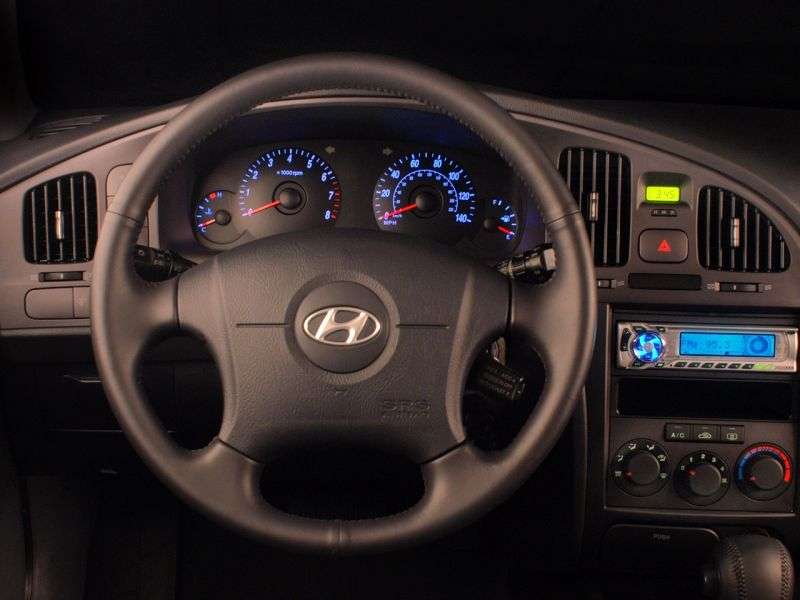 Hyundai Elantra XDetchback 1.6 AT (2000–2003)