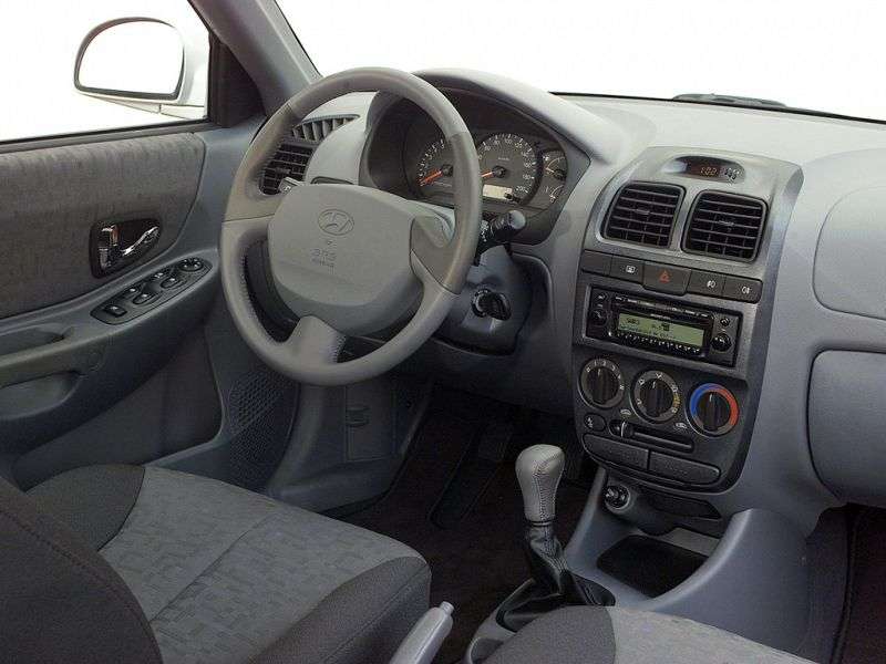 Hyundai Accent LC hatchback 5 drzwiowy 1,5 AT (1999 2003)