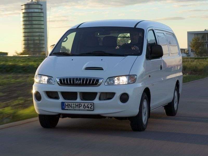 Hyundai H 1 Starex 2.4 MT LWB (1997–2004)