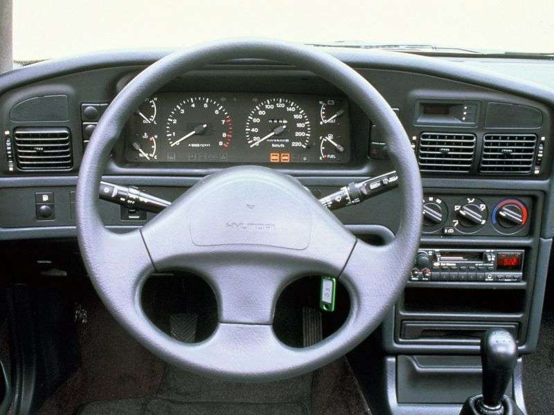 Hyundai Sonata Y2 [restyled] sedan 2.0 AT (1991–1993)