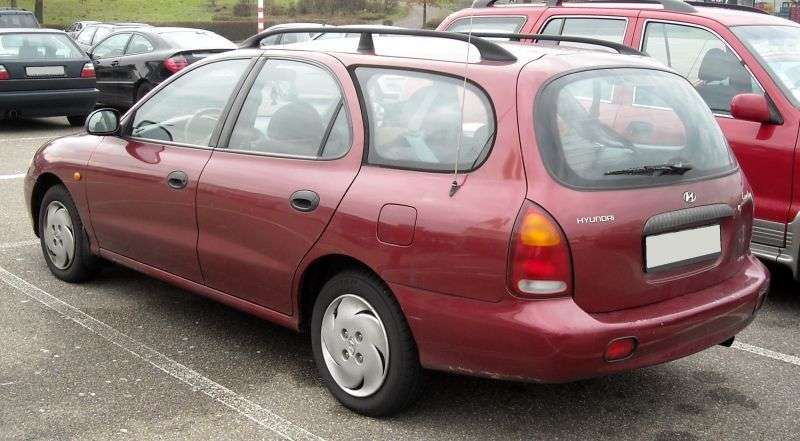 Hyundai Elantra J2 kombi 1.8 MT (1996 1998)