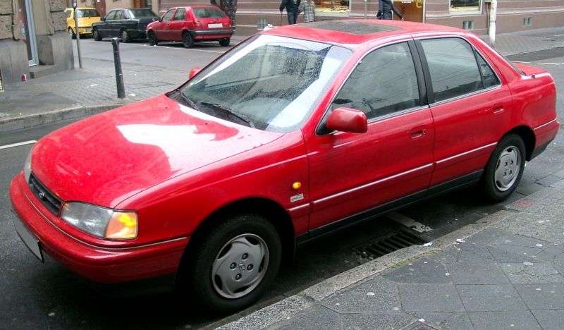 Hyundai Elantra J1 Sedan 1.6 AT (1990 1993)