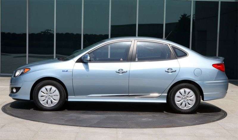 Hyundai Avante HD Hybrid 4 door sedan. 1.6 LPi CVT (2009–2010)