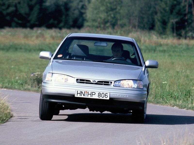 Hyundai Elantra J1 Sedan 1.6 AT (1990 1993)