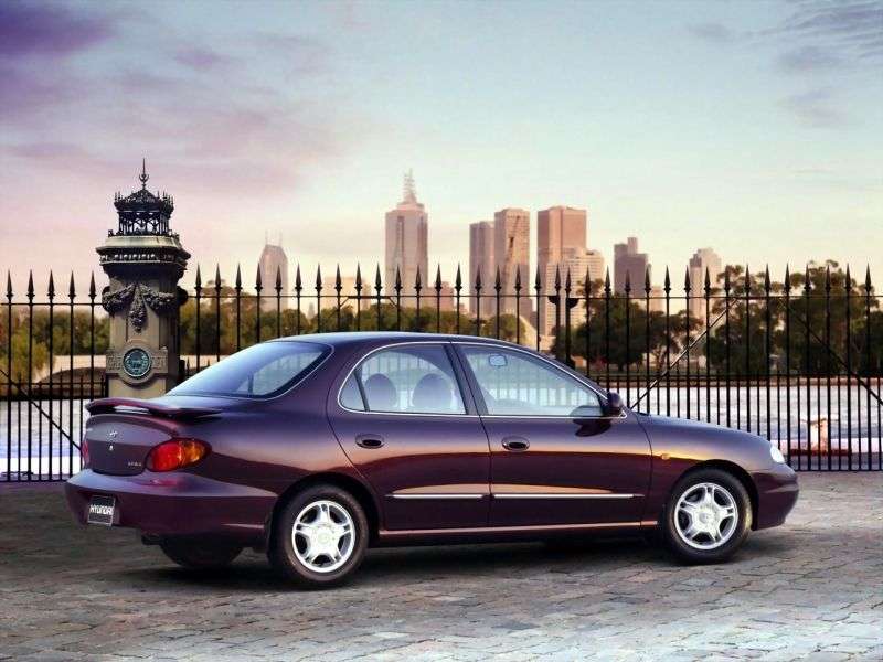 Hyundai Avante J3 [zmiana stylizacji] sedan 1.5 AT (1998 2000)
