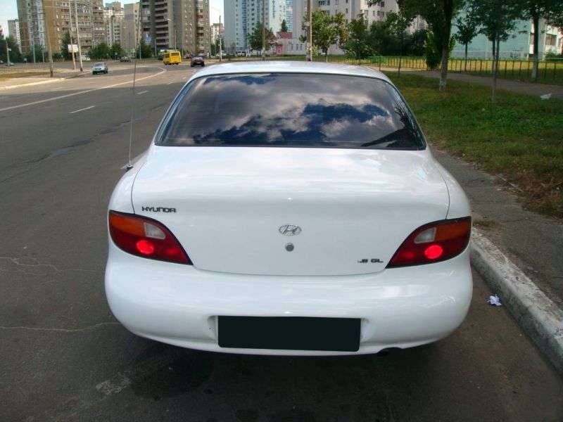 Hyundai Avante J2Sedan 1.5 AT (1995 1998)
