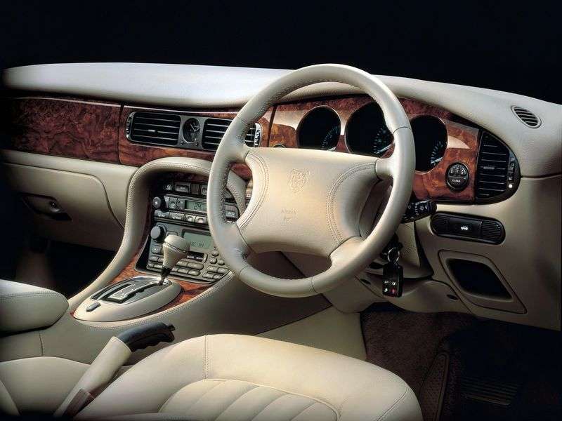 Jaguar XJ X308 [zmiana stylizacji] sedan 4 drzwiowy. 3,2 AT (1997 2003)