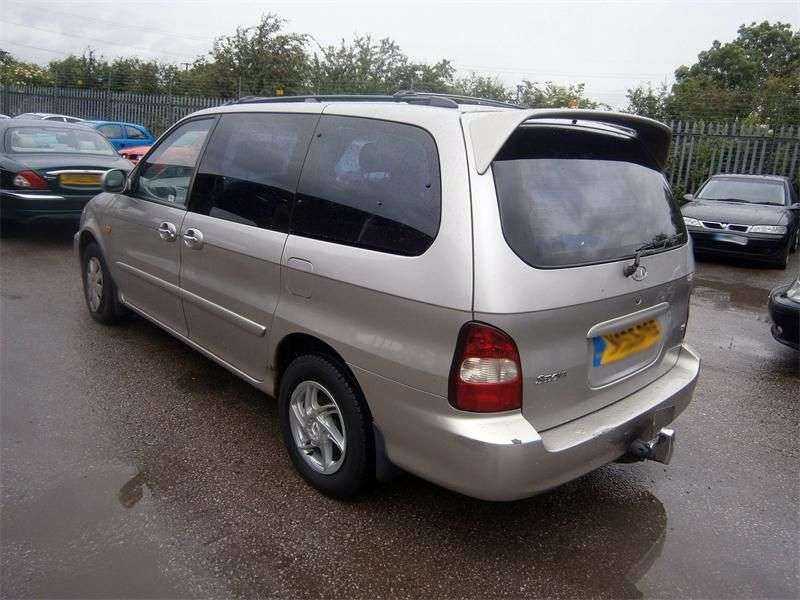 Kia Sedona minivan pierwszej generacji 2.5 AT (1999 2001)