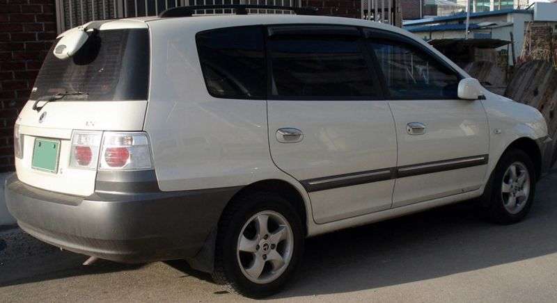 Kia X Trek minivan pierwszej generacji 2.0 TD MT (2003 2005)