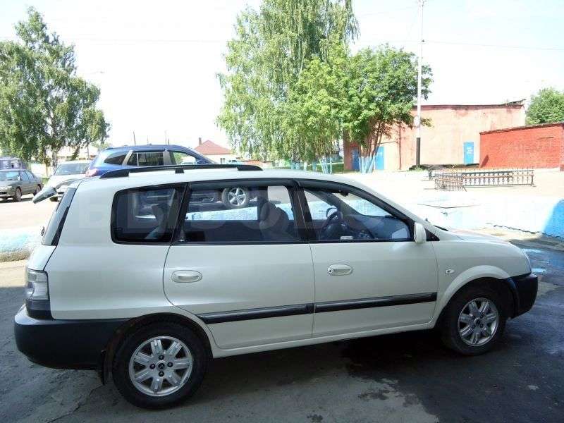 Kia X Trek 1st generation minivan 2.0 TD MT (2003–2005)