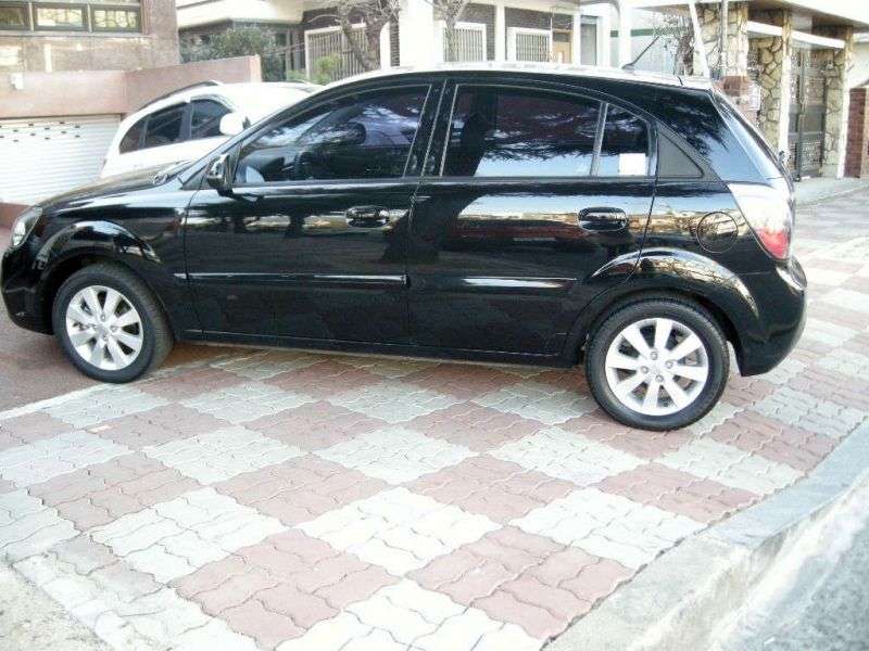 Kia Pride New [restyling] 1.6 MT hatchback (2009–2011)