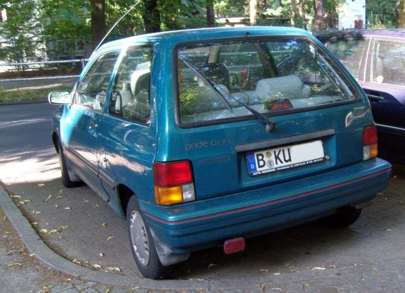 Kia Pride 3 drzwiowy hatchback pierwszej generacji 1,1 mln ton (1987 1994)