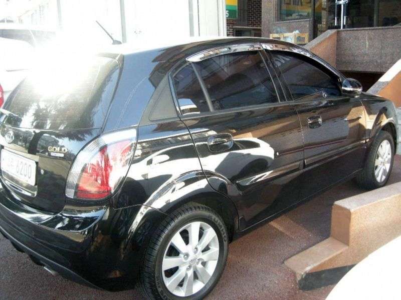 Kia Pride New [restyled] 1.6 AT hatchback (2009–2011)