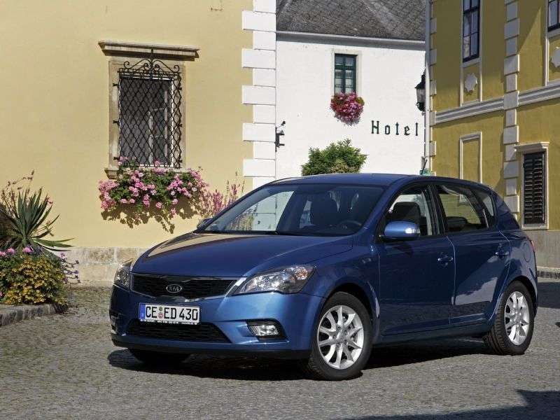 Kia Ceed 1 szej generacji [zmiana stylizacji] hatchback 5 drzwiowy. 1,6 AT (2010 2012)
