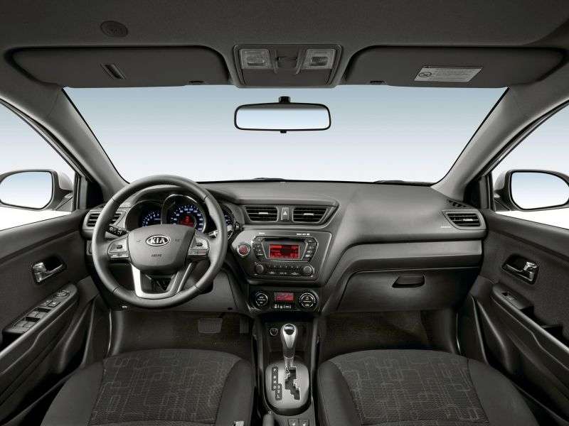Kia Rio 3 generation hatchback 5 dv. 1.6 MT Luxe (2013) (2012 – present)
