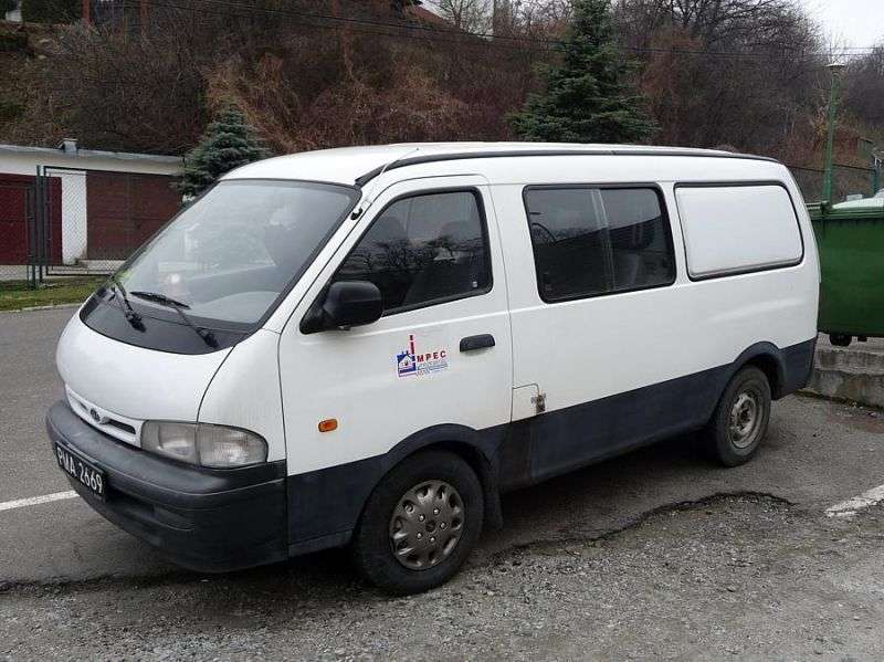 4 drzwiowy van Kia Pregio pierwszej generacji Combi 3,0 D MT (1997–2003)