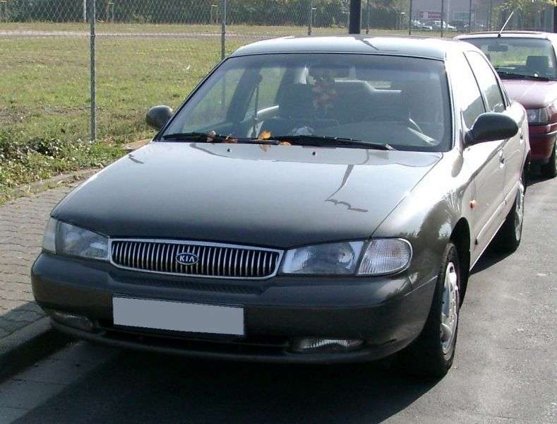 Kia Clarus sedan 1.generacji 1.8 MT (1996 1998)