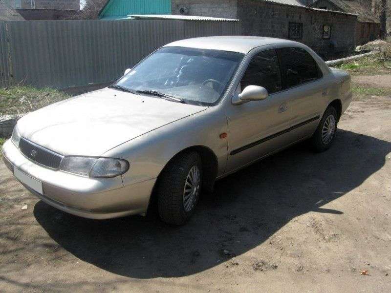 Kia Clarus sedan 1.generacji 1.8 AT (1996 1998)