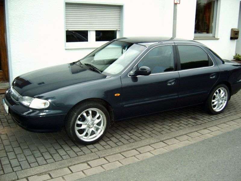 Kia Clarus sedan 1.generacji 2.0 MT (1996 1998)