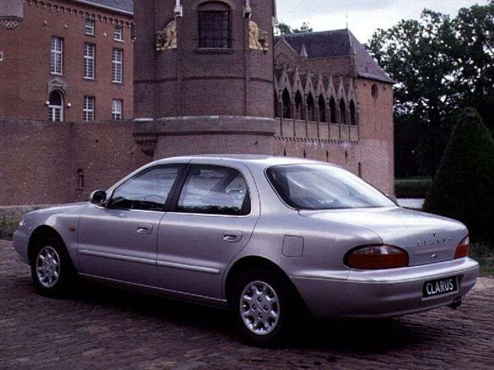 Kia Clarus sedan 1.generacji 1.8 AT (1996 1998)