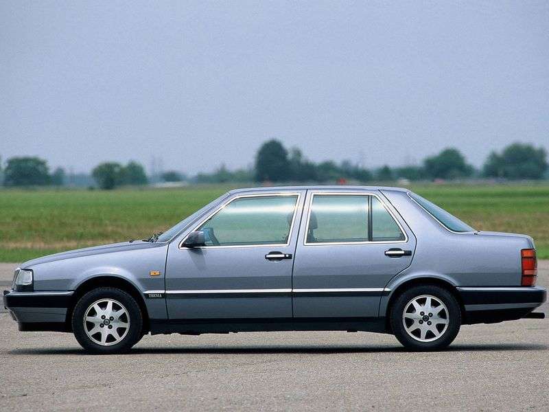 Lancia Thema 1.generacja sedan 2.5 MT Turbo DS (1988 1992)