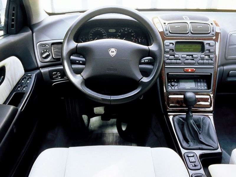 Lancia Kappa 1st generation sedan 3.0 MT (1994–2001)