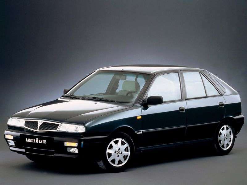 Lancia Delta hatchback 2.generacji 2.0 MT (1993 1996)