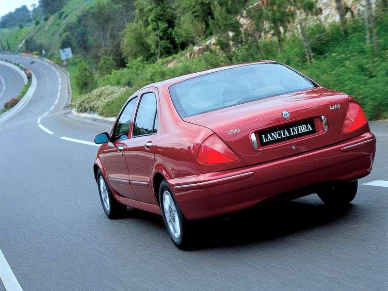 Lancia Lybra 1.generacja sedan 2.0 MT (1999 2000)