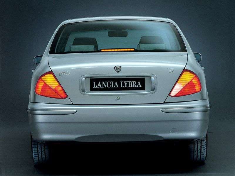 Lancia Lybra 1.generacja sedan 2.0 AT (1999 2000)