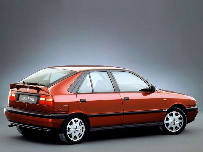 Lancia Delta hatchback 2.generacji 2.0 MT (1993 1996)