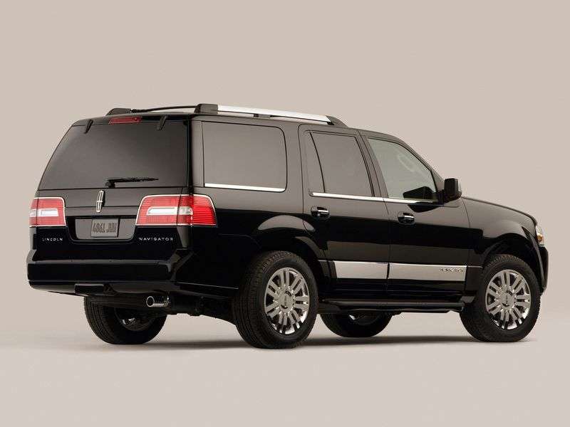 5 drzwiowy SUV Lincoln Navigator trzeciej generacji 5,4 AT (2007 obecnie)
