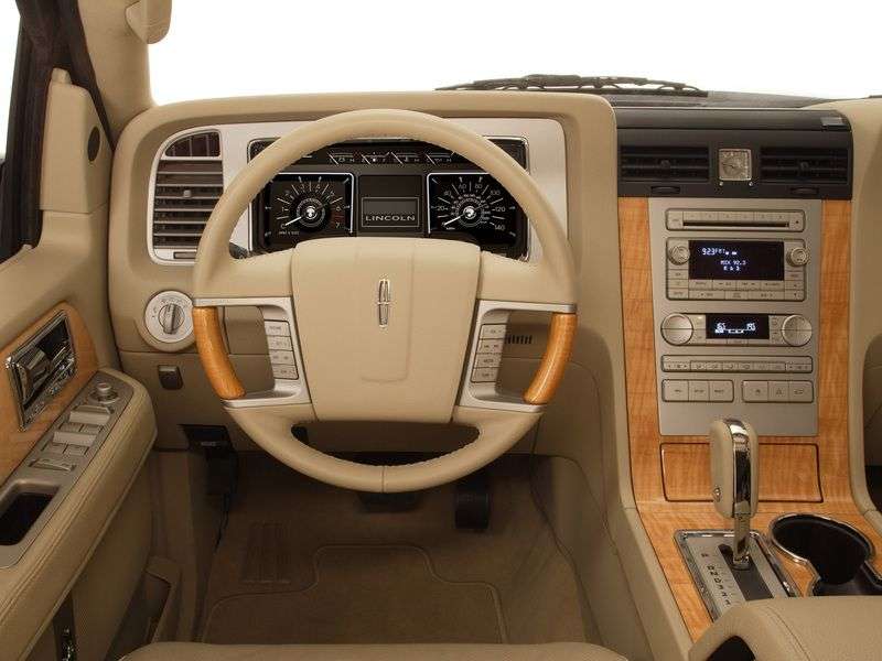 5 drzwiowy SUV Lincoln Navigator trzeciej generacji 5,4 AT (2007 obecnie)