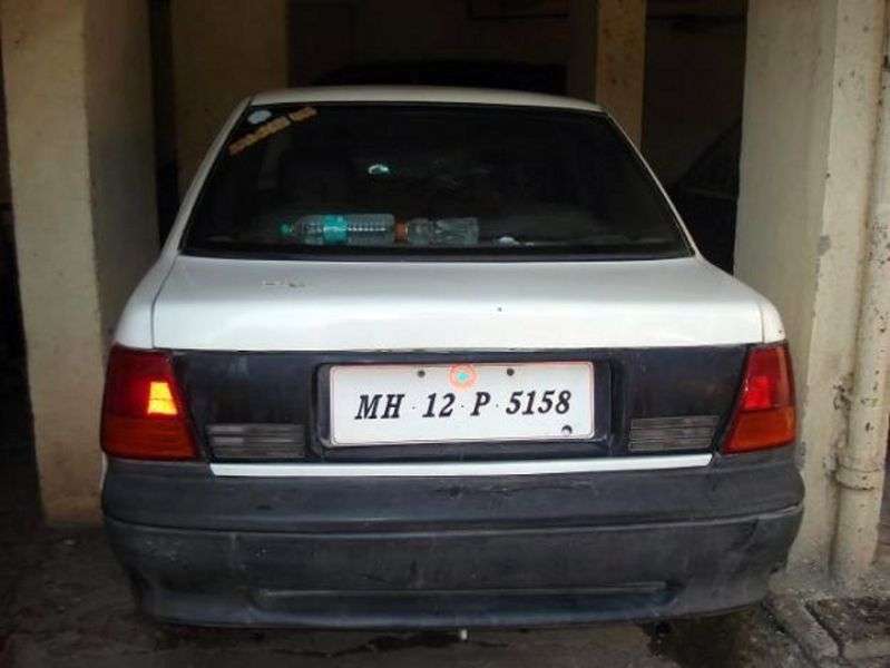 Maruti 1000 1st generation 1.0 MT sedan (1990–2000)