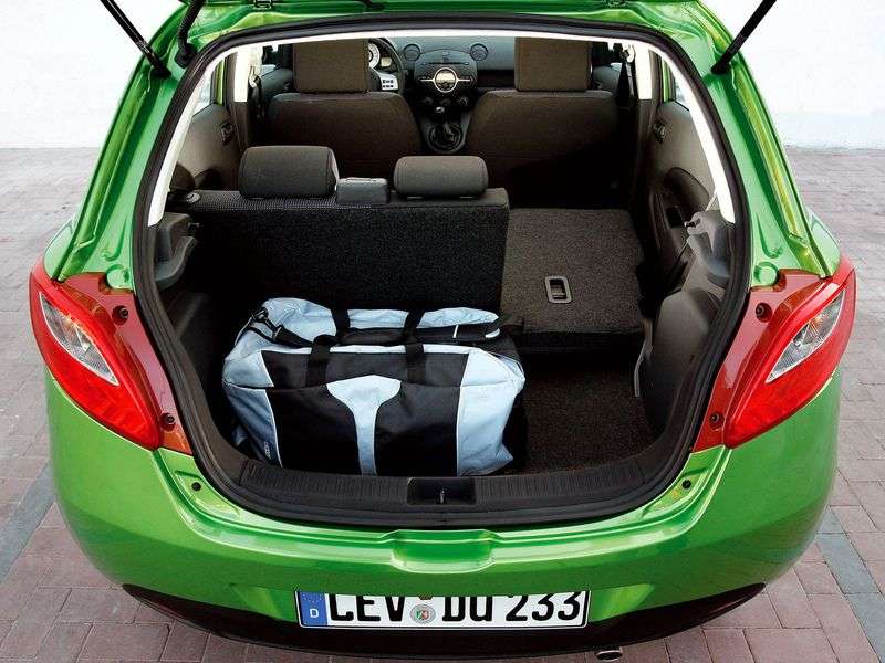 5 drzwiowy hatchback Mazda 2 drugiej generacji 1,3 mln ton (2008 2010)