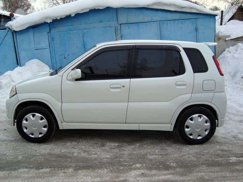 Mazda Laputa, 5 drzwiowy hatchback pierwszej generacji 0,7 MT (2000 2006)
