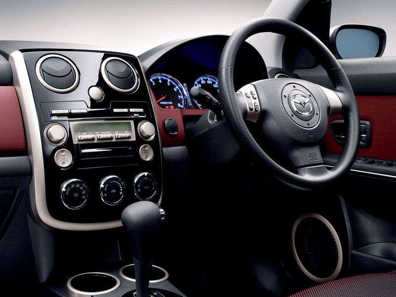 Mazda Verisa 1st generation hatchback 1.5 AT 4WD (2004–2006)