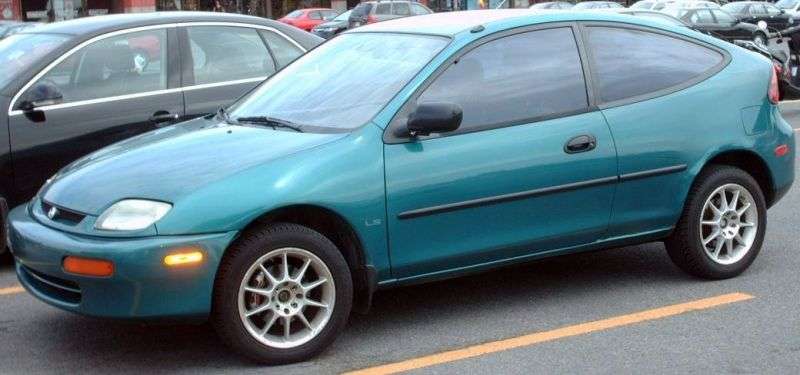 Mazda Familia 7 generacji hatchback 3 drzwiowy 1,3 MT (1994 1998)