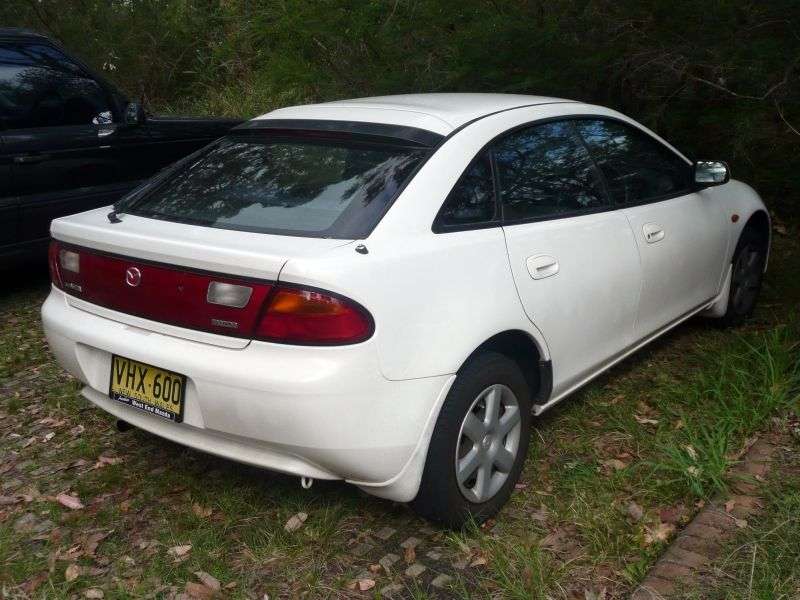 Mazda Familia 7 generacji hatchback 5 drzwiowy 1,5 mln ton (1994 1998)